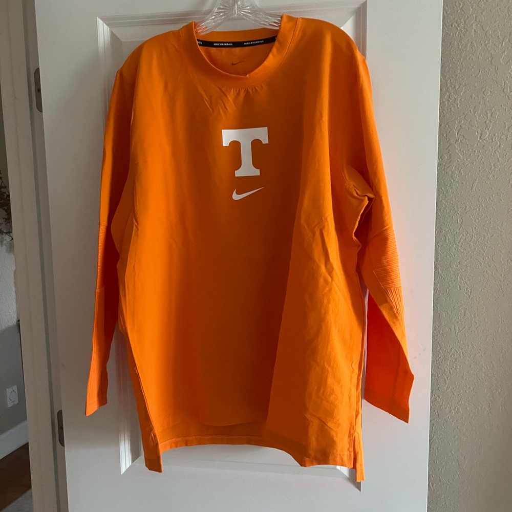 Tennessee Vols NIKE baseball pullover. Size Large
